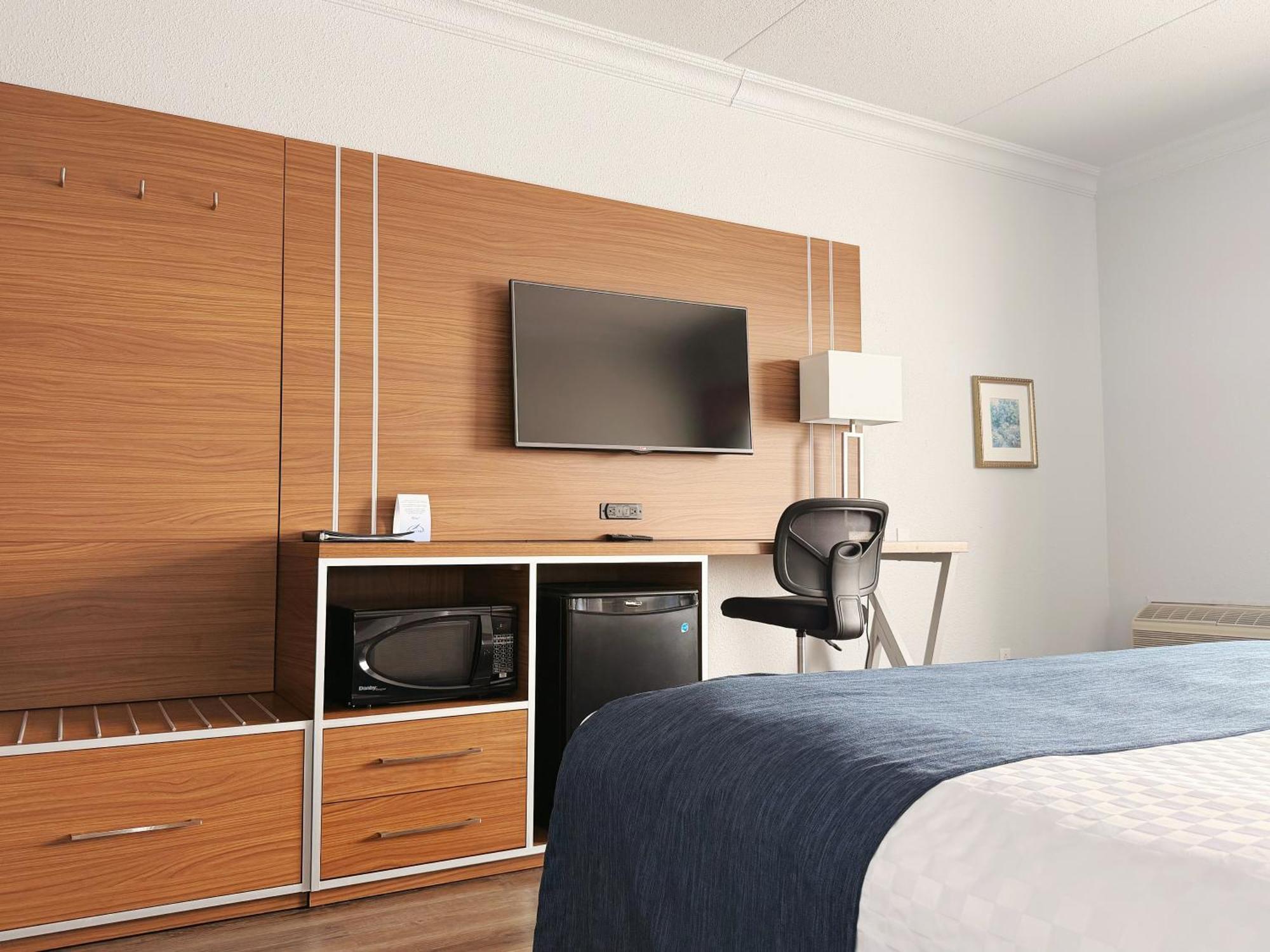 Standard Queen Room